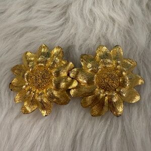 Vintage Gold Tone Paquette Flower Shape Belt Clip